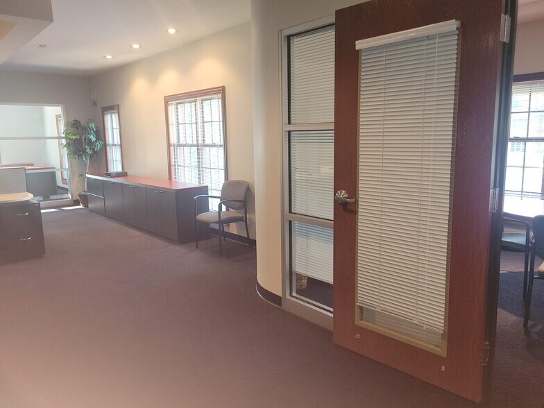 More Photos Of 116 County Line Rd W, Westerville Loft Creative Space For Lease