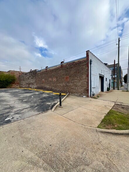 More Photos Of 230 22nd St S, Birmingham Auto Repair For Sale
