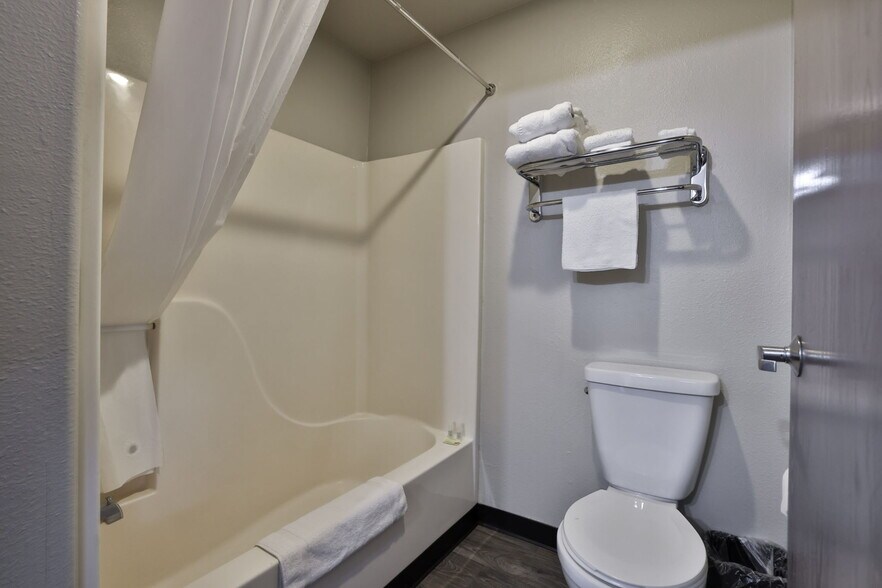 More Photos Of 8350 Razorback Rd, Colorado Springs Hotel For Sale