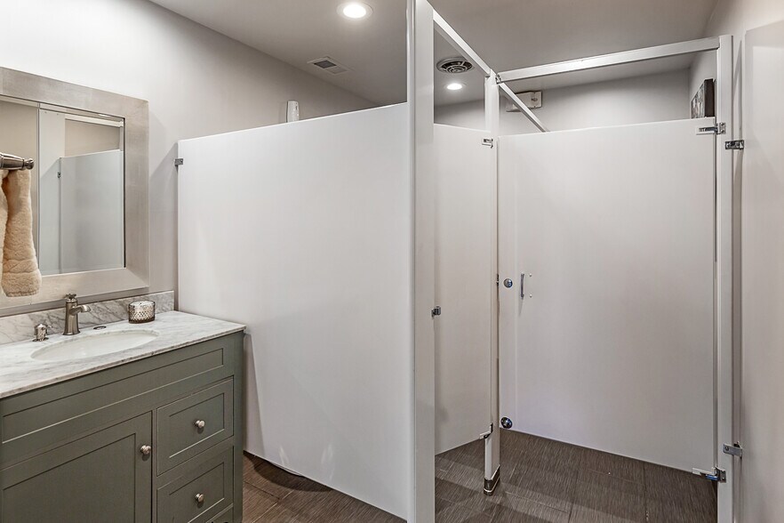 More Photos Of 2075 Pioneer Ct, San Mateo Medical For Lease