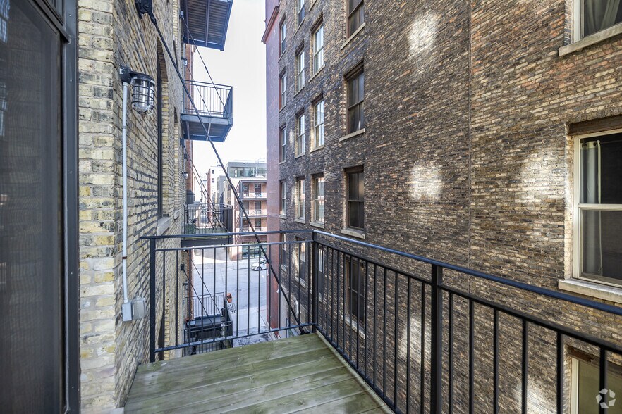 More Photos Of 239 E Chicago St, Milwaukee Apartments For Lease