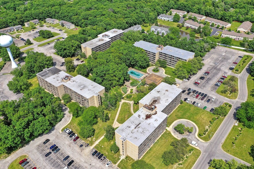 Primary Photo Of 111 Sycamore Dr, Park Forest Apartments For Sale