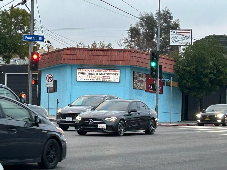 More Photos Of 7639 Foothill Blvd, Tujunga Storefront For Lease