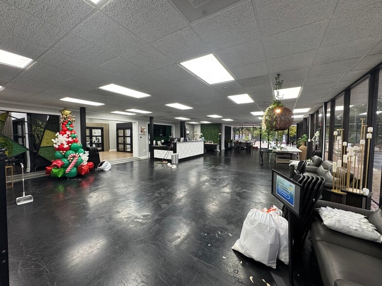More Photos Of 6100 Peachtree Industrial Blvd, Atlanta Freestanding For Lease