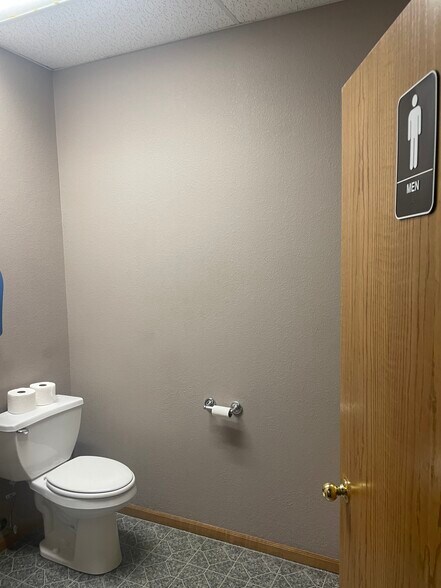 More Photos Of 1603 Main St, Winfield General Retail For Sale