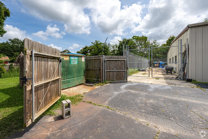 More Photos Of 522 E Railroad St, Long Beach Apartments For Sale