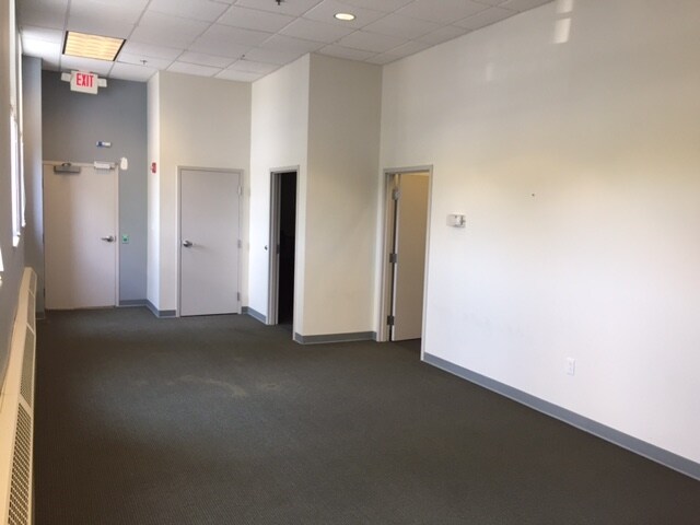 More Photos Of 4801 S Broad St, Philadelphia Office For Sale