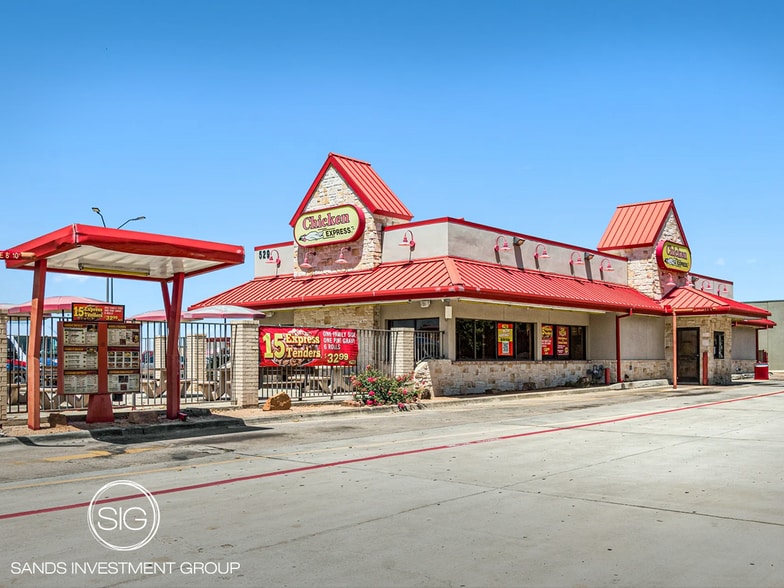 Primary Photo Of 529 N Stewart St, Azle Fast Food For Sale
