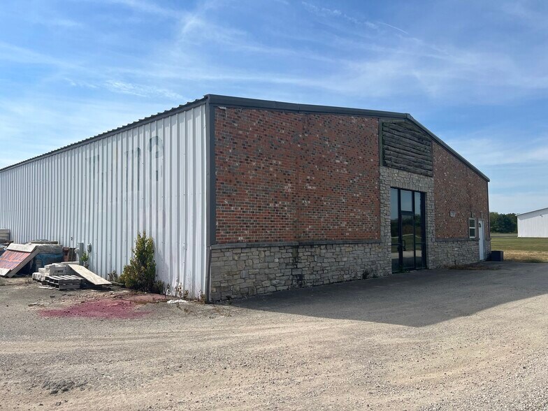 More Photos Of 1730 W Church St, Sandwich Auto Repair For Sale