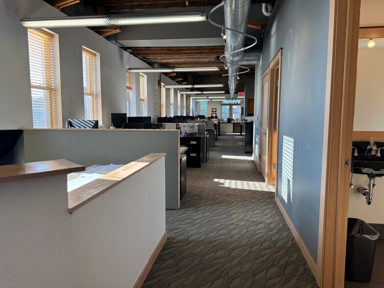 More Photos Of 1135A Michigan Ave, Sheboygan Office For Sale