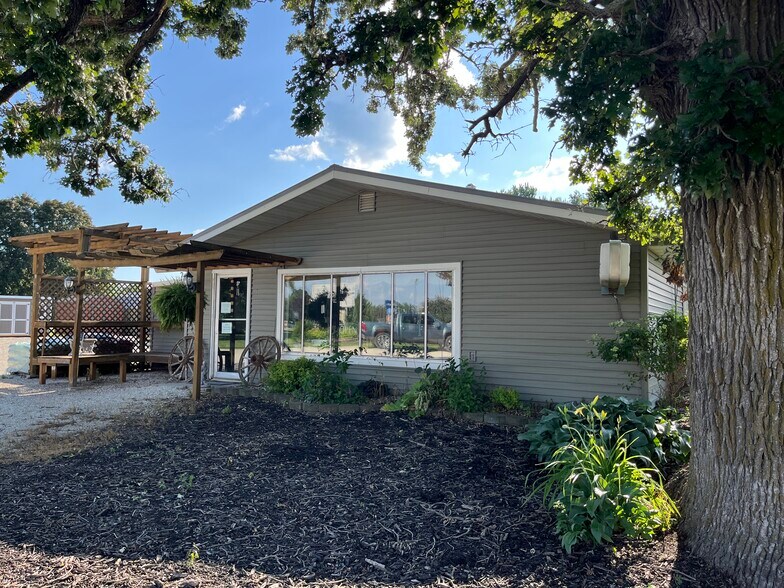 More Photos Of 720 N Broadway St, Spring Valley Garden Center For Sale