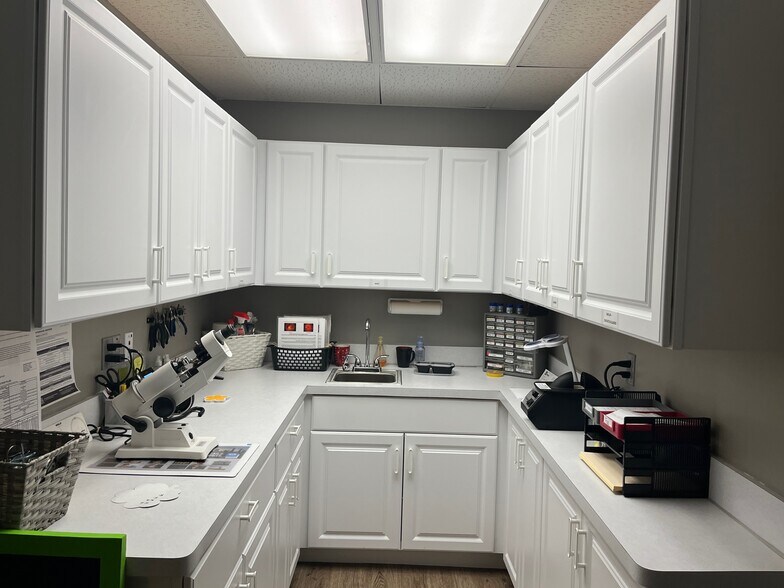 More Photos Of 11925 Pearl Rd, Strongsville Office For Lease