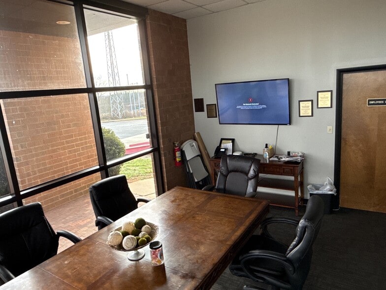 More Photos Of 822-826 22nd Street Pl SE, Hickory Warehouse For Lease