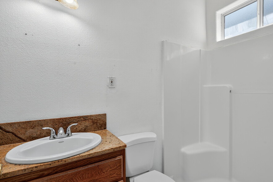 More Photos Of 400 N Hayes Ave, Oxnard Multifamily For Sale