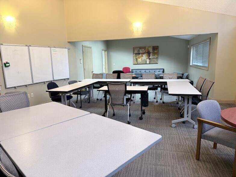 More Photos Of 13800 E Michigan Ave, Galesburg Office For Lease