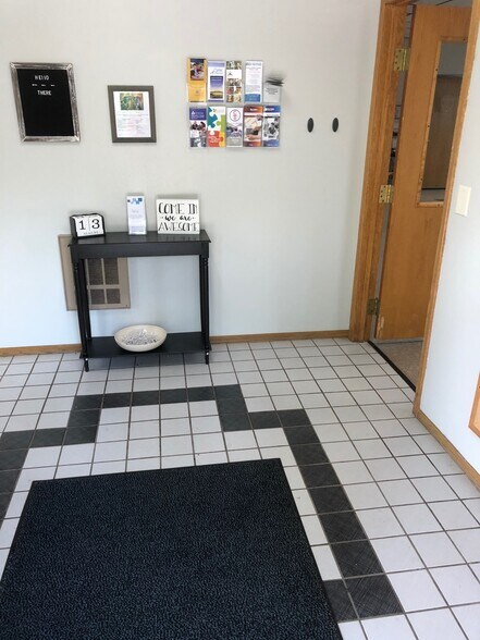 More Photos Of 1119 W Kennedy Ave, Kimberly Office For Lease