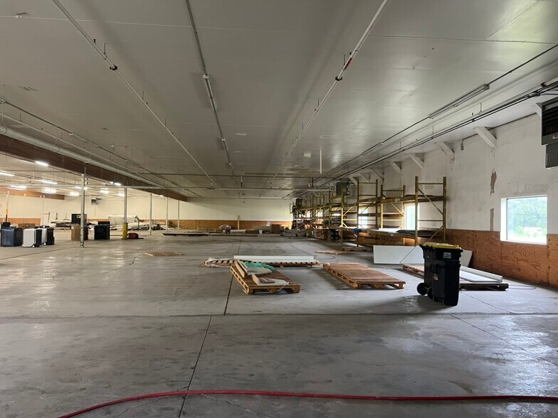 More Photos Of 1925 N Redding Ave, Windom Industrial For Lease