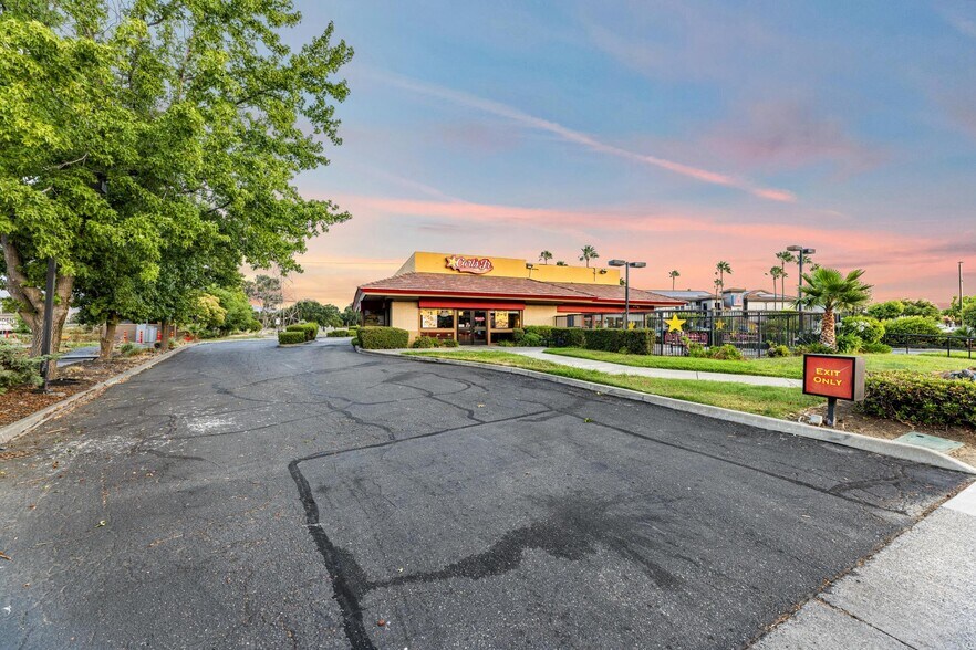 More Photos Of 4400 Central Pl, Fairfield Fast Food For Sale