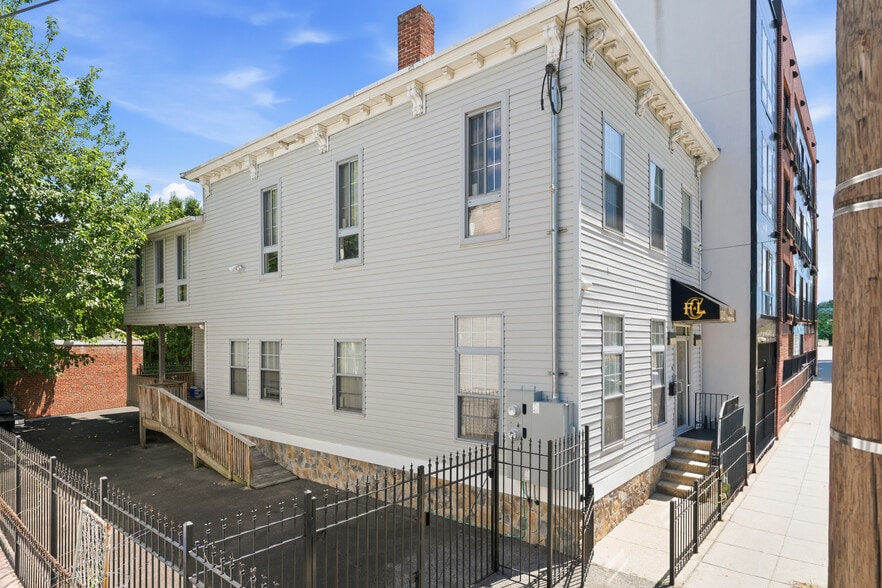 More Photos Of 1512 Marion Barry Ave SE, Washington Office For Sale