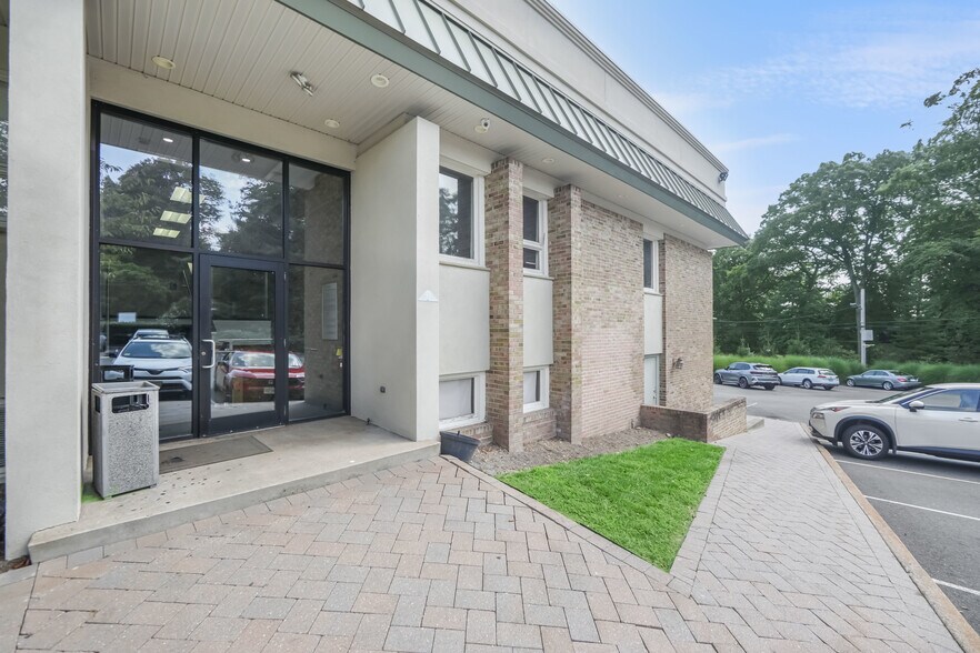 More Photos Of 385 S Maple Ave, Glen Rock Medical For Lease