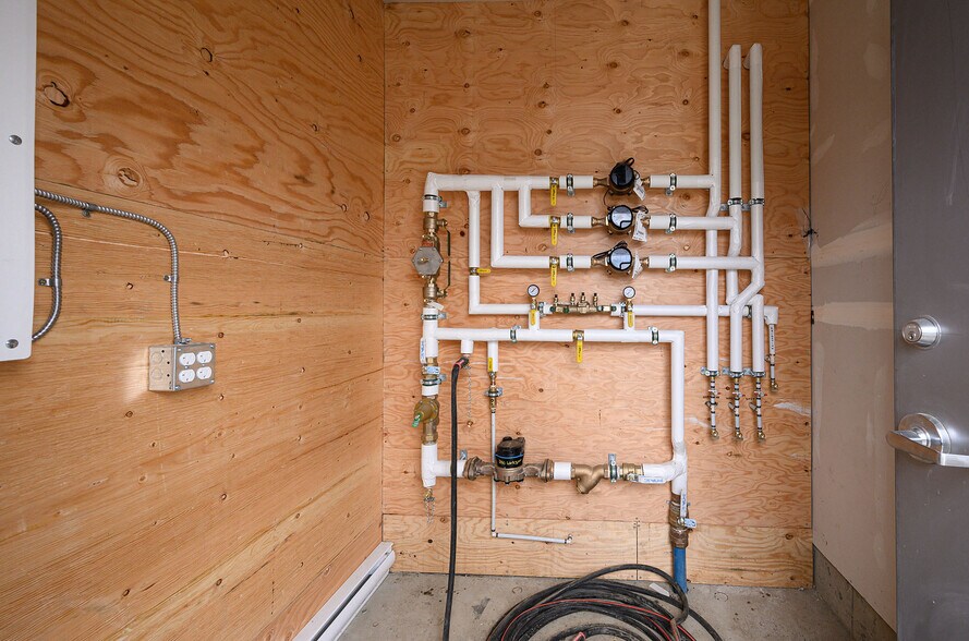 More Photos Of 240 Larkspur St, Kamloops Industrial For Sale