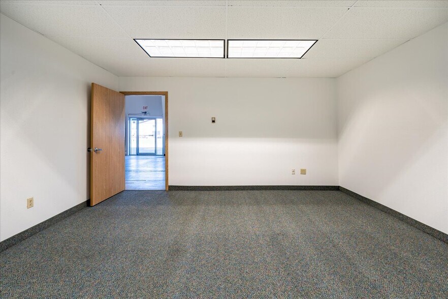 More Photos Of 2151 Van Horn Rd, Fairbanks Warehouse For Sale