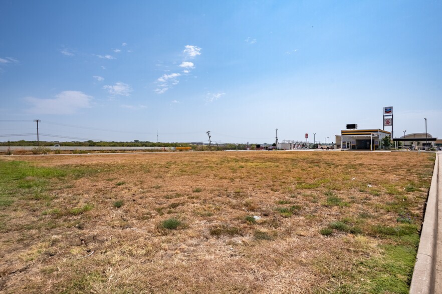 More Photos Of 805 N Parkway Dr, Alvarado Land For Lease