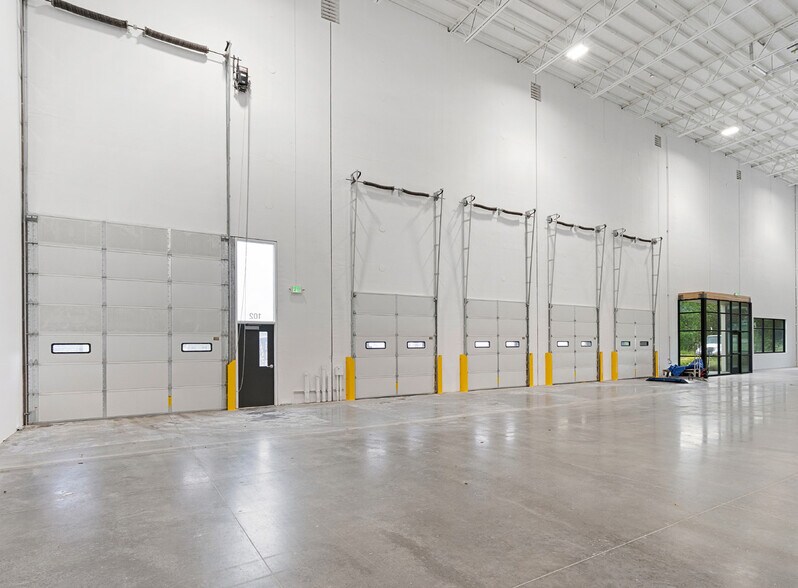 More Photos Of 14303 NE 63rd St, Vancouver Distribution For Lease