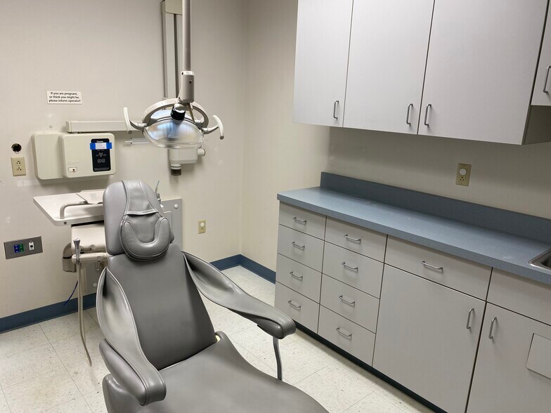 More Photos Of 1320 S Green Bay Rd, Mount Pleasant Medical For Lease