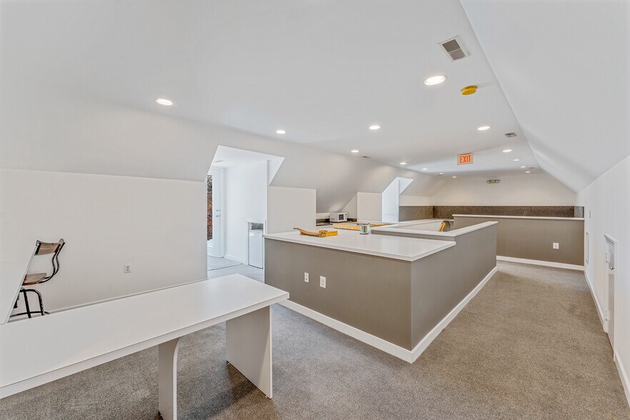 More Photos Of 728 S Washington St, Alexandria Office For Sale