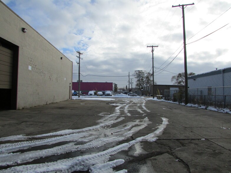 More Photos Of 14033-14055 Achyl Ave, Warren Warehouse For Sale