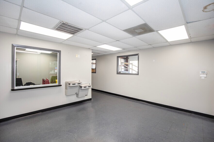 More Photos Of 4610 Center St, Deer Park Light Distribution For Sale