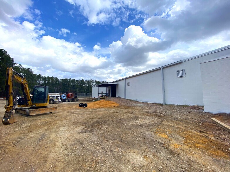 More Photos Of 1212 F.R. Huff Dr, St Matthews Manufacturing For Lease