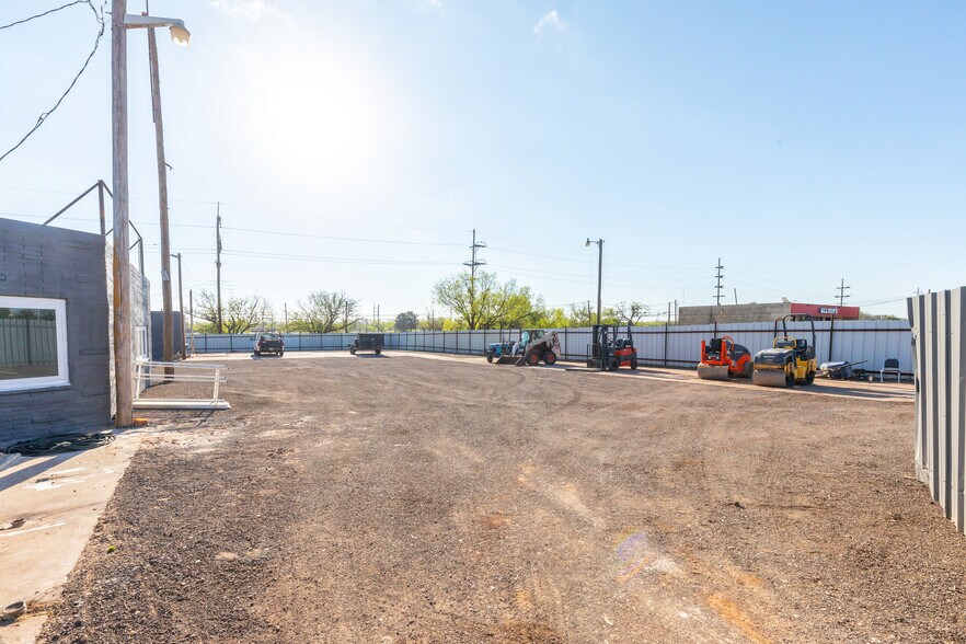 More Photos Of 769 Arnold Blvd, Abilene Flex For Sale