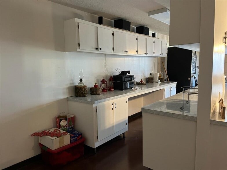 More Photos Of 20674 S Highway 59, Evansville Restaurant For Sale