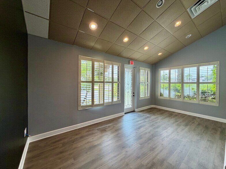 More Photos Of 4915 Ehrlich Rd, Tampa Medical For Sale