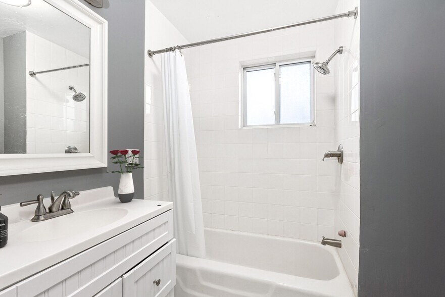 More Photos Of 13301 56th Ave S, Seattle Apartments For Sale