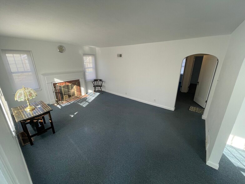 More Photos Of 246 N Buhl Farm Dr, Hermitage Flex For Sale