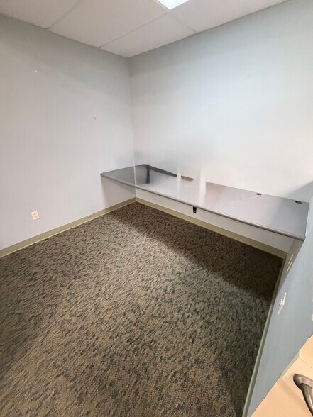 More Photos Of 900 SE Ocean Blvd, Stuart Office For Sale