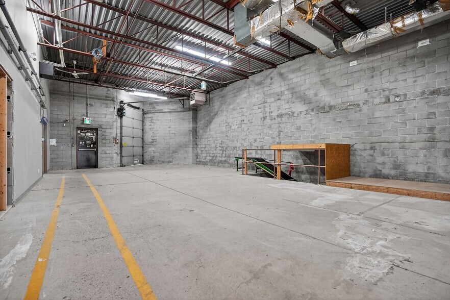 More Photos Of 812 Dundas St, London Freestanding For Sale