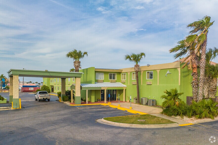 More Photos Of 3202 E Surfside Blvd, Corpus Christi Hotel For Sale