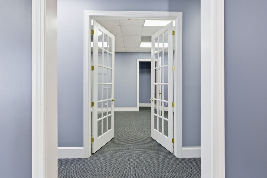 More Photos Of 4101 Main St, Hilton Head Island Office For Sale