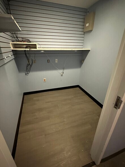 More Photos Of 2710 Nashville Rd, Bowling Green Supermarket For Lease