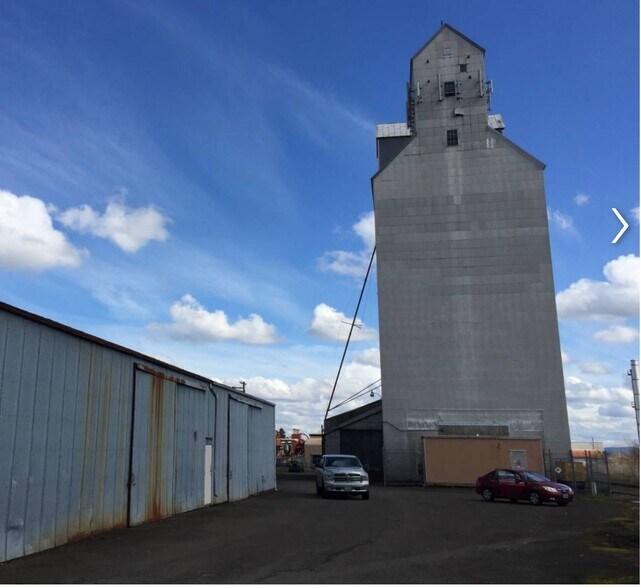 More Photos Of 1390 Main, Dallas Manufacturing For Lease