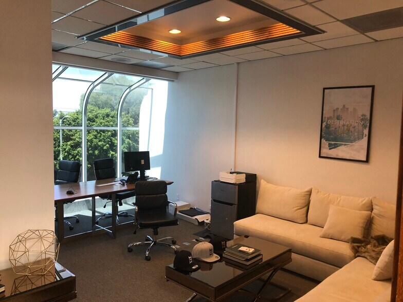 More Photos Of 11440 Ventura Blvd, Studio City Unknown For Lease