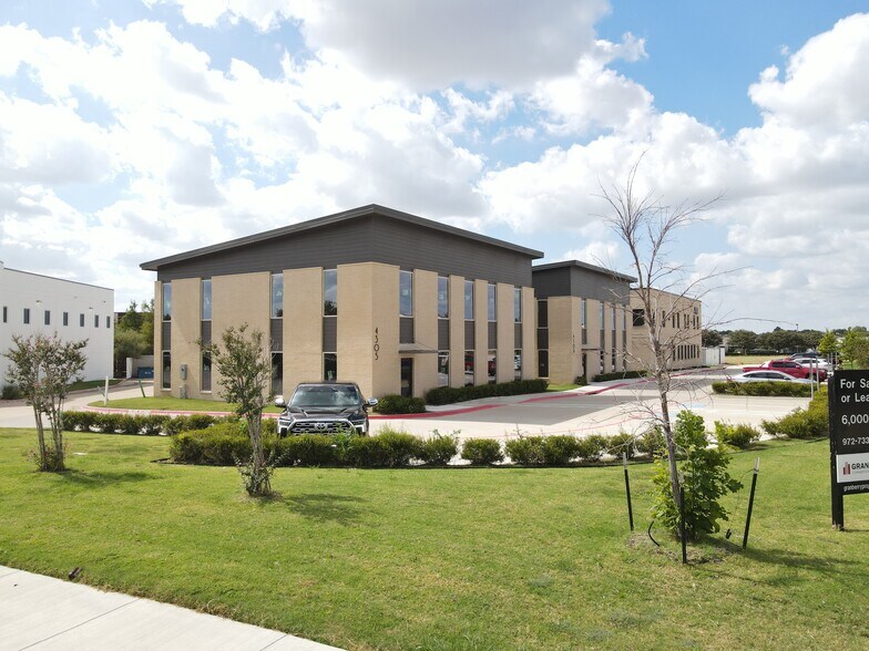 More Photos Of 4305 Marsh Ridge Rd, Carrollton Showroom For Sale