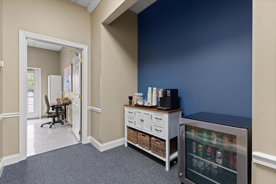 More Photos Of 6166 Shallowford Rd, Chattanooga Medical For Sale