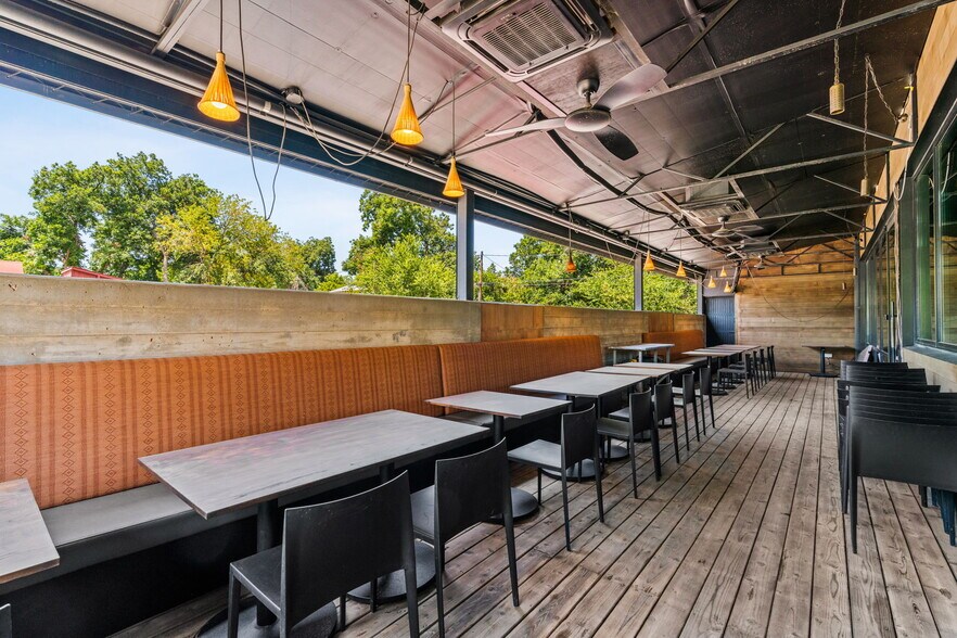 More Photos Of 2708 E Cesar Chavez St, Austin Restaurant For Sale