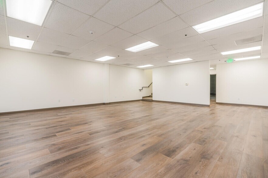 More Photos Of 4572 Telephone Rd, Ventura Warehouse For Lease