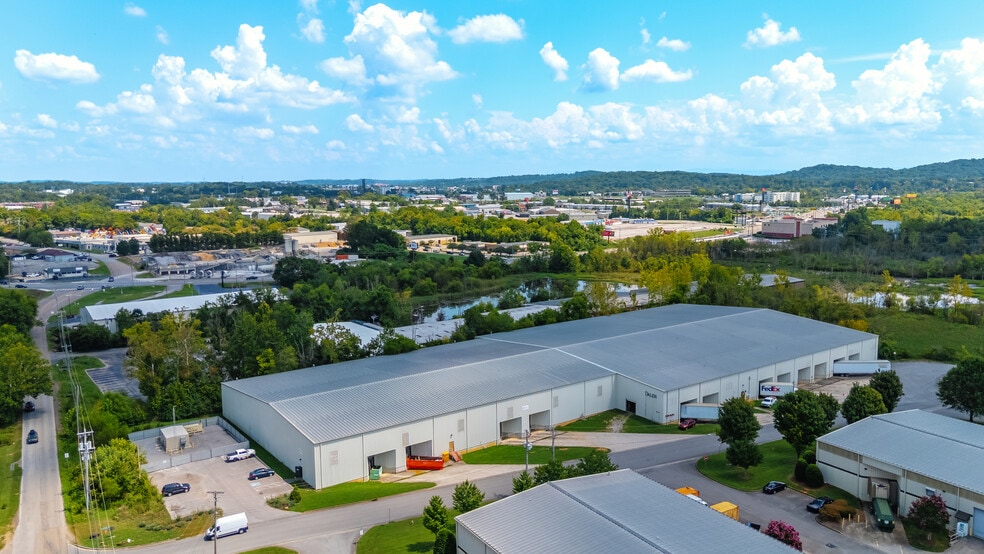 More Photos Of 11110 Gilbert Dr, Knoxville Distribution For Sale